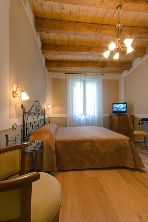 Il Vicolo Relais Panzió Sirolo Szoba fotó